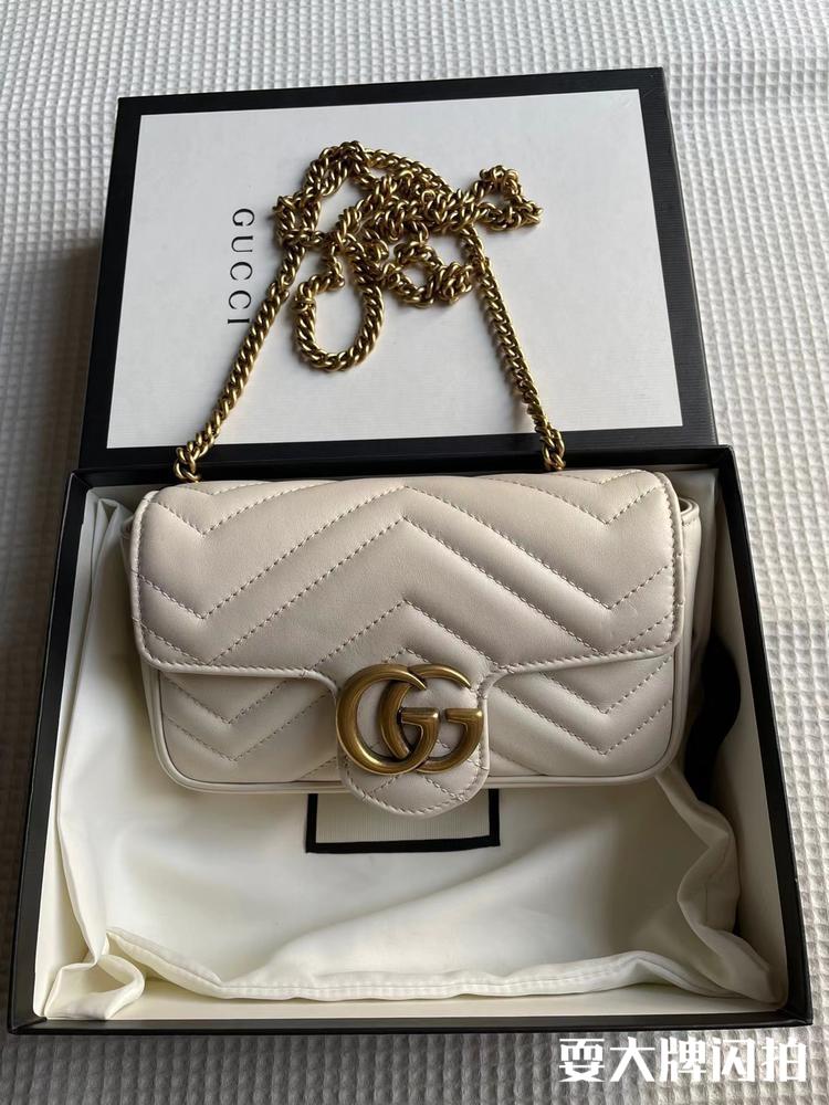 Gucci古驰 闲置品GG Marmont mini白雪公主链条包 Gucci 闲置品GG Marmont mini白雪公主链条包，可爱又小清新的小包，超多背法凹造型的气质绝了，百搭实用很适合日常，现货好价